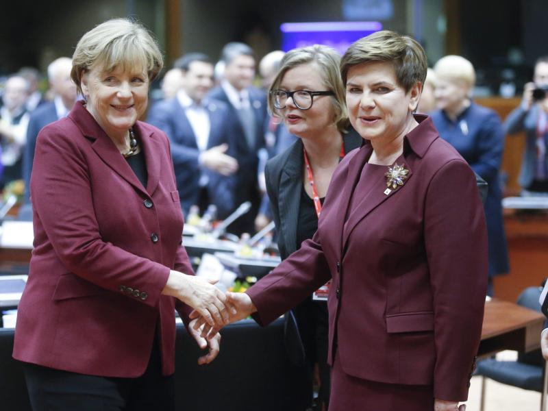 Kanzlerin Merkel reist zu politischen Gesprächen nach Polen