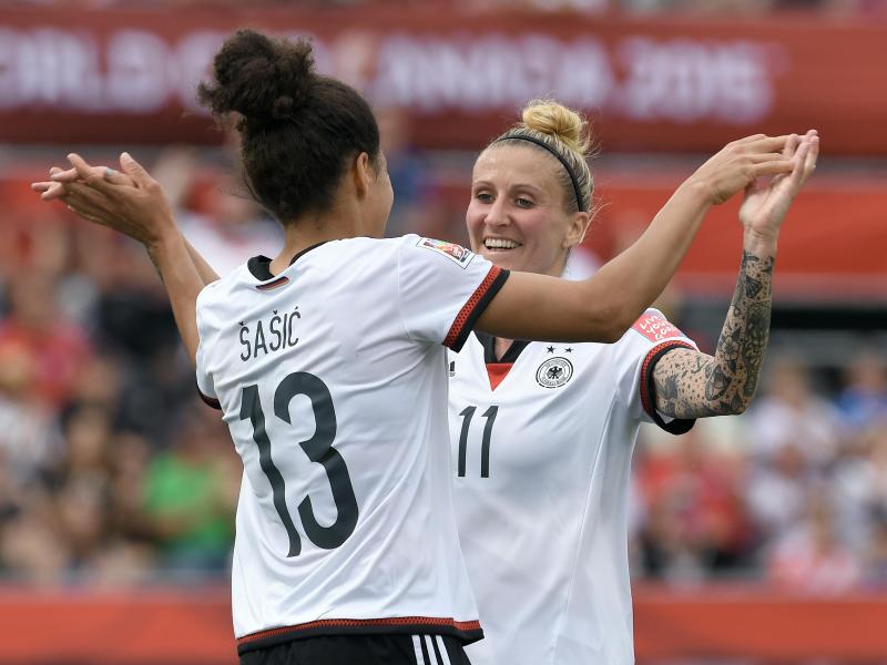 Anja Mittag und Celia Sasic in Fußball-Weltauswahl 2015