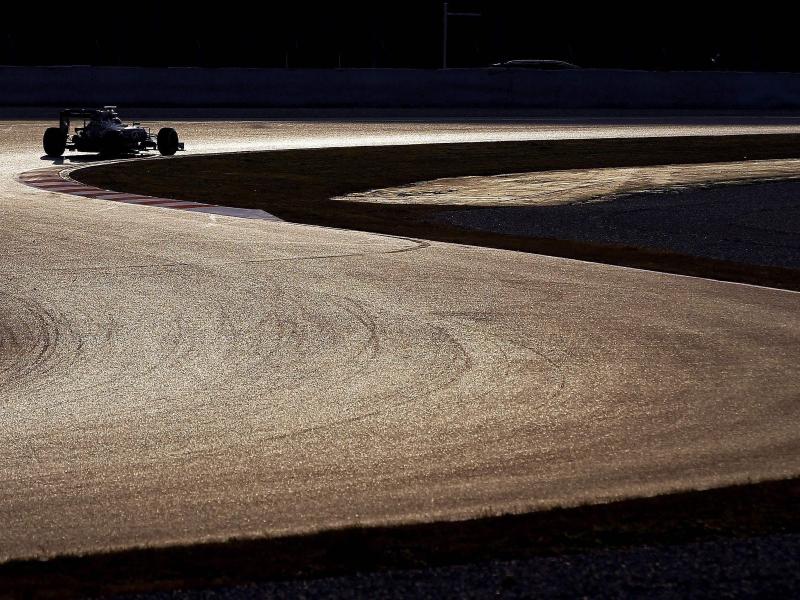 F1 erwacht: Hochspannung vor Testauftakt in Barcelona