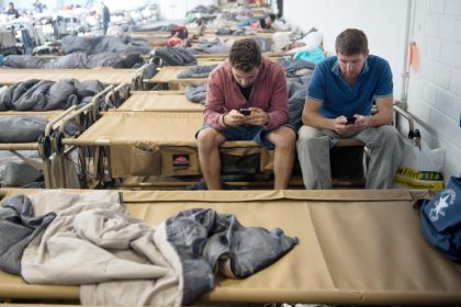 Feature: Mehr Flüchtlinge, mehr Smartphones – und was hat die Branche davon?