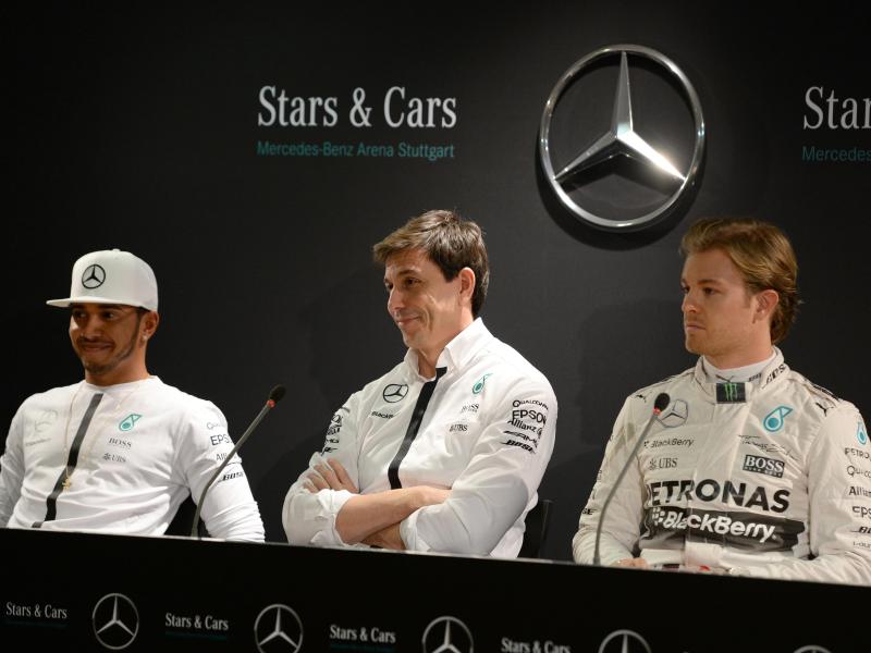 Weltmeister Hamilton testet als Erster für Mercedes