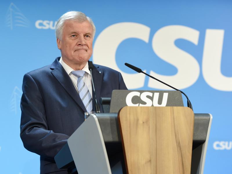CSU verschiebt Verfassungsklage gegen Merkels Flüchtlingspolitik