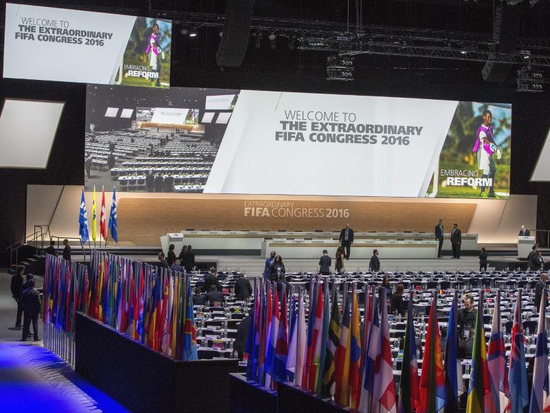 Hayatou eröffnet FIFA-Wahlkongress