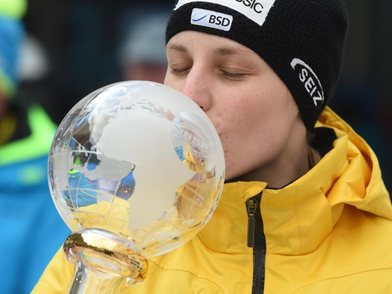 Erste Kristallkugel für Skeleton-Weltmeisterin Hermann