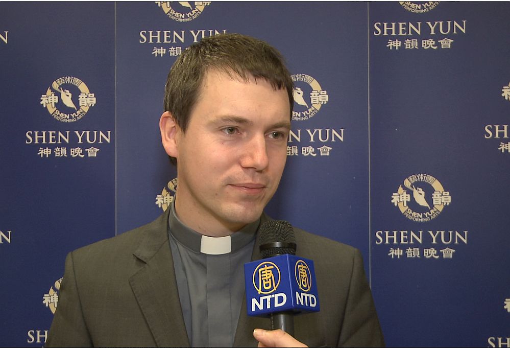 „Shen Yun rührt das Herz an und ist einfach wunderschön“ sagt Pfarrer