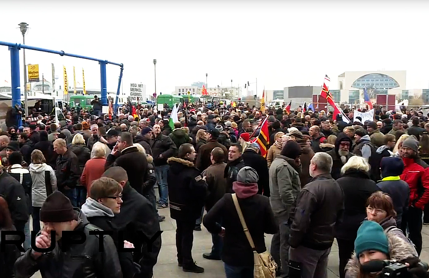 Livestream: Gegen Merkel-Politik: Großdemonstration am Berliner HBF
