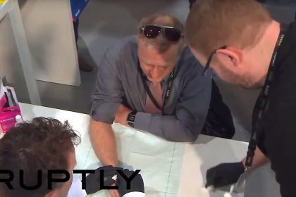 “Dangerous Things” auf der CeBIT – Mann lässt sich RFID-Chip in die Hand implantieren (Video)