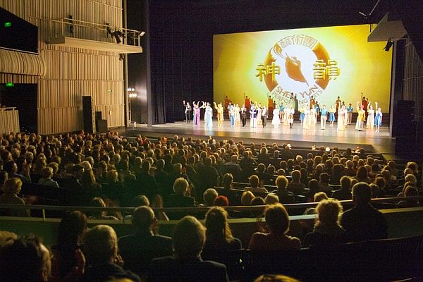 Shen Yun in Belgien „strahlt geradezu voller Liebe“ am 22. März