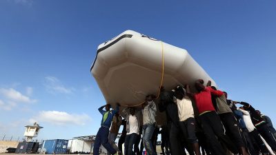 Migranten oder Flüchtlinge? Kanzlerin Merkel reist nach Nordafrika um Schlimmeres zu verhindern