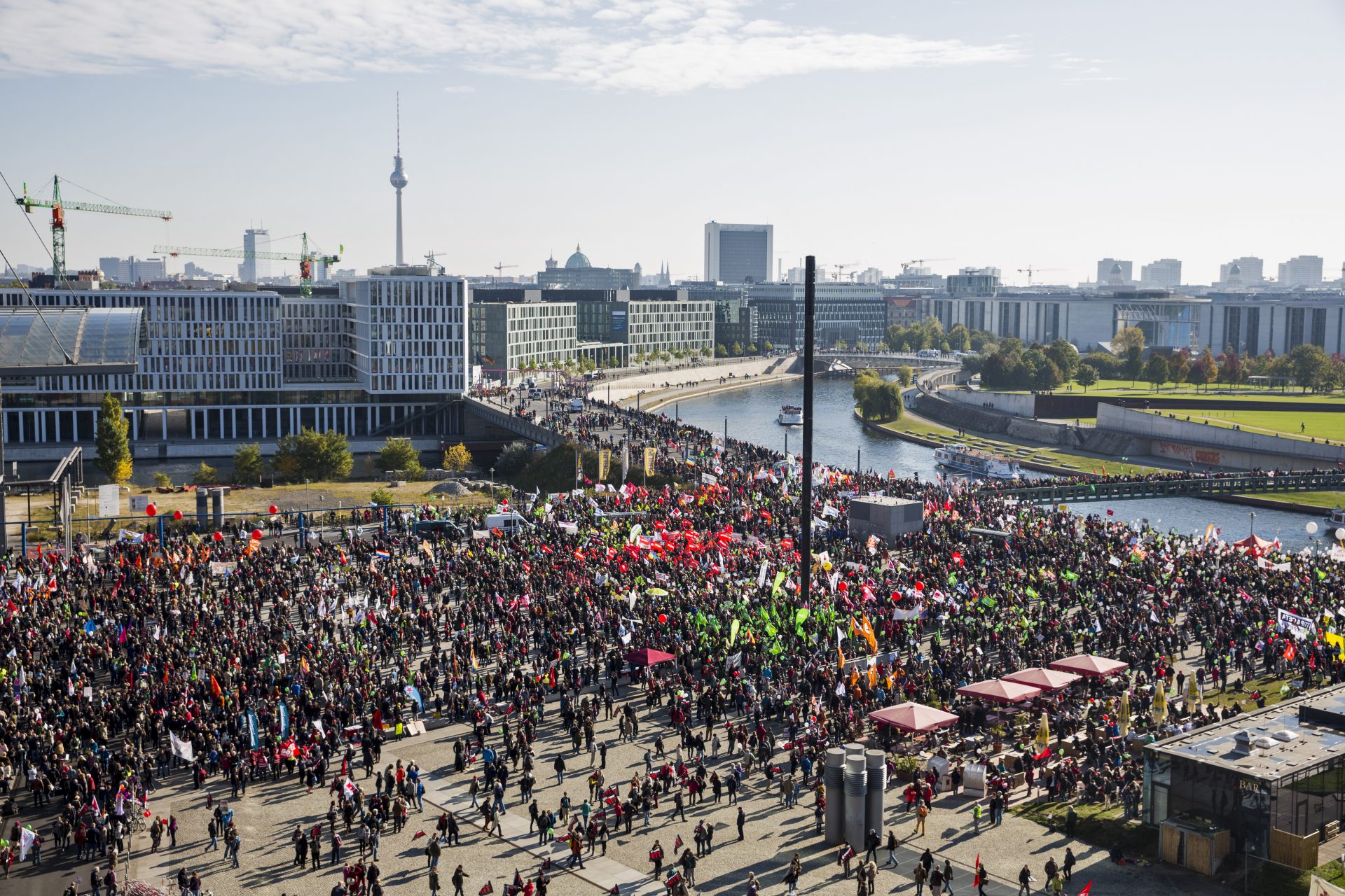Live-Ticker: Großdemonstration gegen Merkel-Politik heute am Berliner HBF