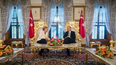 Merkel: Trotz „sehr großer Besorgnis“ steht EU zu Milliardenzahlungen an die Türkei