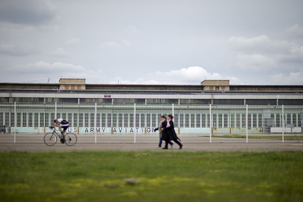 Flüchtlingszentrum Tempelhof: „Administrativer Notstand“ zur raschen Realisierung ausgerufen