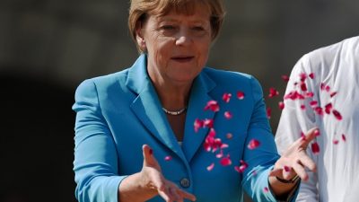 Trotz umstrittener Flüchtlingspolitik: Bundeskanzlerin Merkel legt in Umfrage deutlich zu