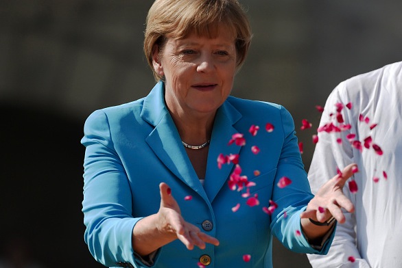 Trotz umstrittener Flüchtlingspolitik: Bundeskanzlerin Merkel legt in Umfrage deutlich zu