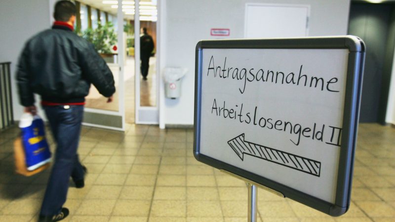 Arbeitgeber fordern Zuwanderungsstopp in deutsche Sozialsysteme: Anspruch nur bei 40-Stunden-Woche