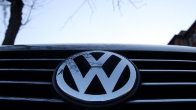 Dobrindt verlangt Aufklärung bei VW