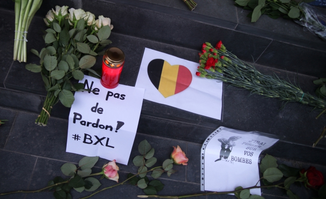 Terroranschläge von Paris und Brüssel: Ermittler fahnden nach acht Verdächtigen