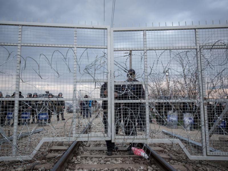 Viele EU-Länder helfen Mazedonien bei der Grenzblockade