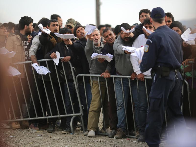 Absurdistan: BAMF prüft erneut Fälle von 242 zurückgeschickten Asylbewerbern