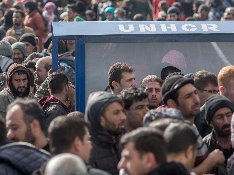 „Griechenland braucht Hilfe“ – In Idomeni stauen sich die Flüchtlinge