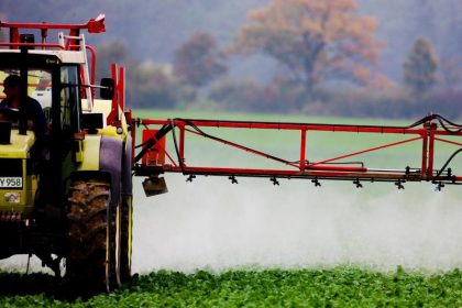 Studie: Pestizide aus der Landwirtschaft verbreiten sich kilometerweit durch die Luft