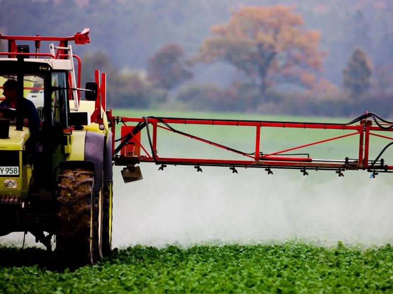 Studie: Pestizide aus der Landwirtschaft verbreiten sich kilometerweit durch die Luft