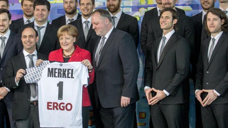 Merkel lobt Teamgeist und Nervenstärke der Handballer
