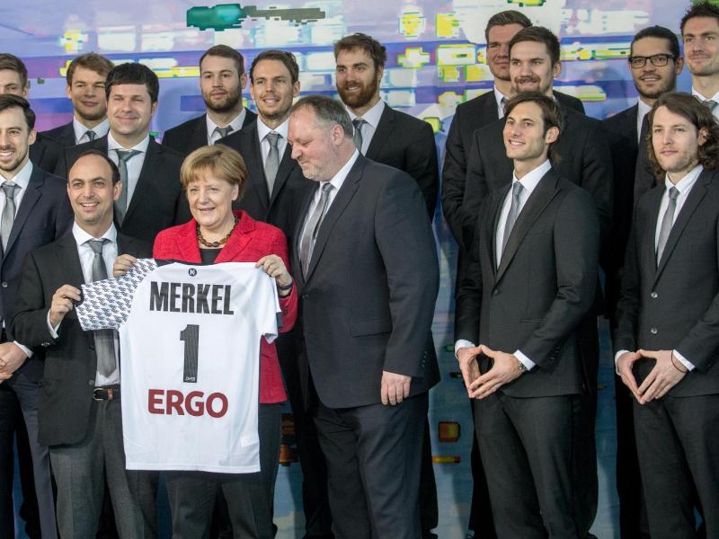 Merkel lobt Teamgeist und Nervenstärke der Handballer