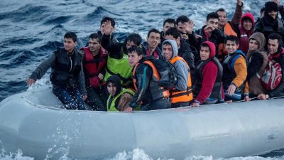 Nato-Einsatz dämmt Flüchtlingszustrom noch nicht ein