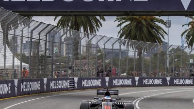 Horror-Crash von Alonso: Formel-1-Auftakt unterbrochen