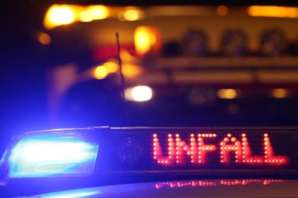 Bottrop: Was machen 13 Streifenwagen am Unfallort? Polizisten beschützen!