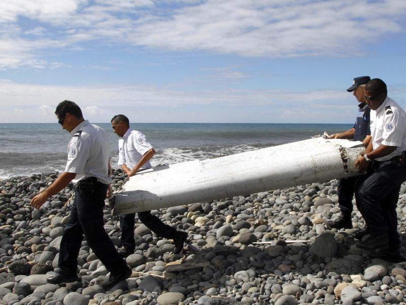 Mutmaßliche MH370-Trümmerteile geröntgt