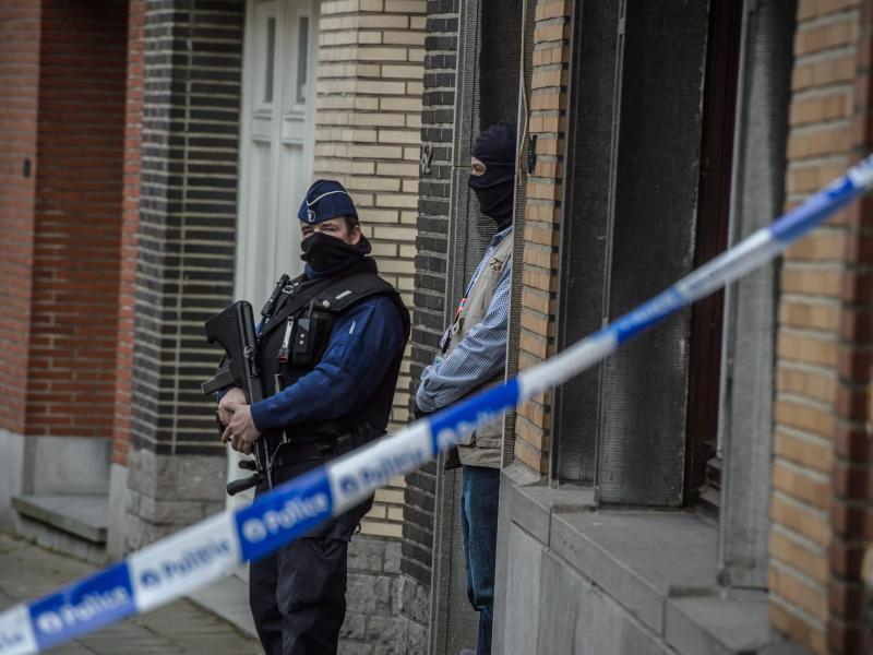 Belgische Polizei rückt zu Anti-Terror-Razzien in Brüsseler Problemviertel aus