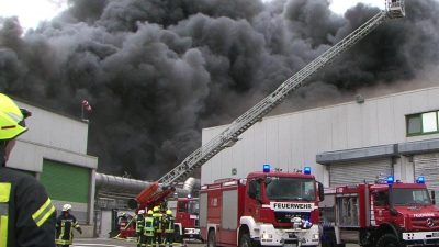 Großbrand bei Geflügelproduzent Wiesenhof