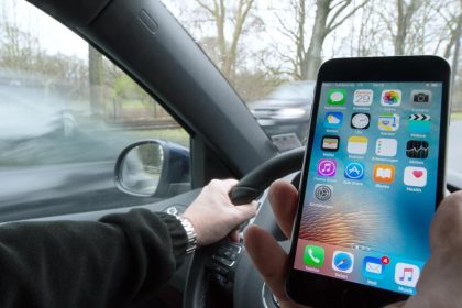 Polizei: Ablenkung durch Smartphone ist Hauptunfallursache