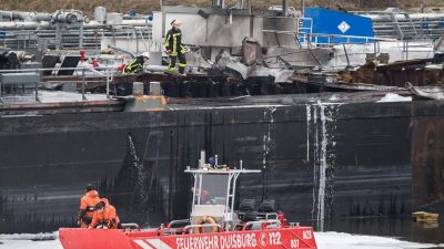 Tote bei Explosion auf Tankschiff in Duisburg