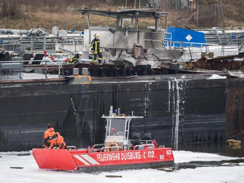 Tote bei Explosion auf Tankschiff in Duisburg