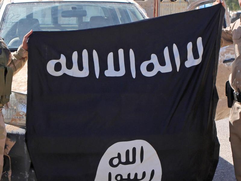 Messerattacke auf Polizisten: Jugendliche IS-Sympathisantin wegen Mordversuch angeklagt