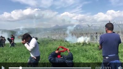 Eskalation in Idomeni: Migranten stürmten Grenzzaun – auch Kinder verletzt