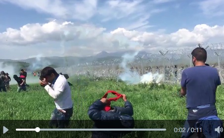 Eskalation in Idomeni: Migranten stürmten Grenzzaun – auch Kinder verletzt