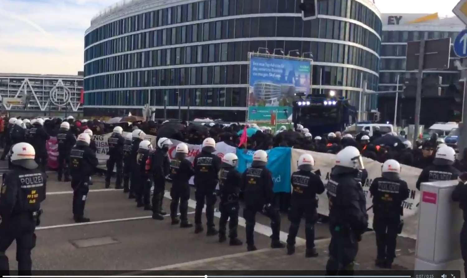 Demo vor AfD-Parteitag Stuttgarter Messe: Live-Ticker – Parteitag beginnt verspätet – Hunderte Demonstranten festgesetzt