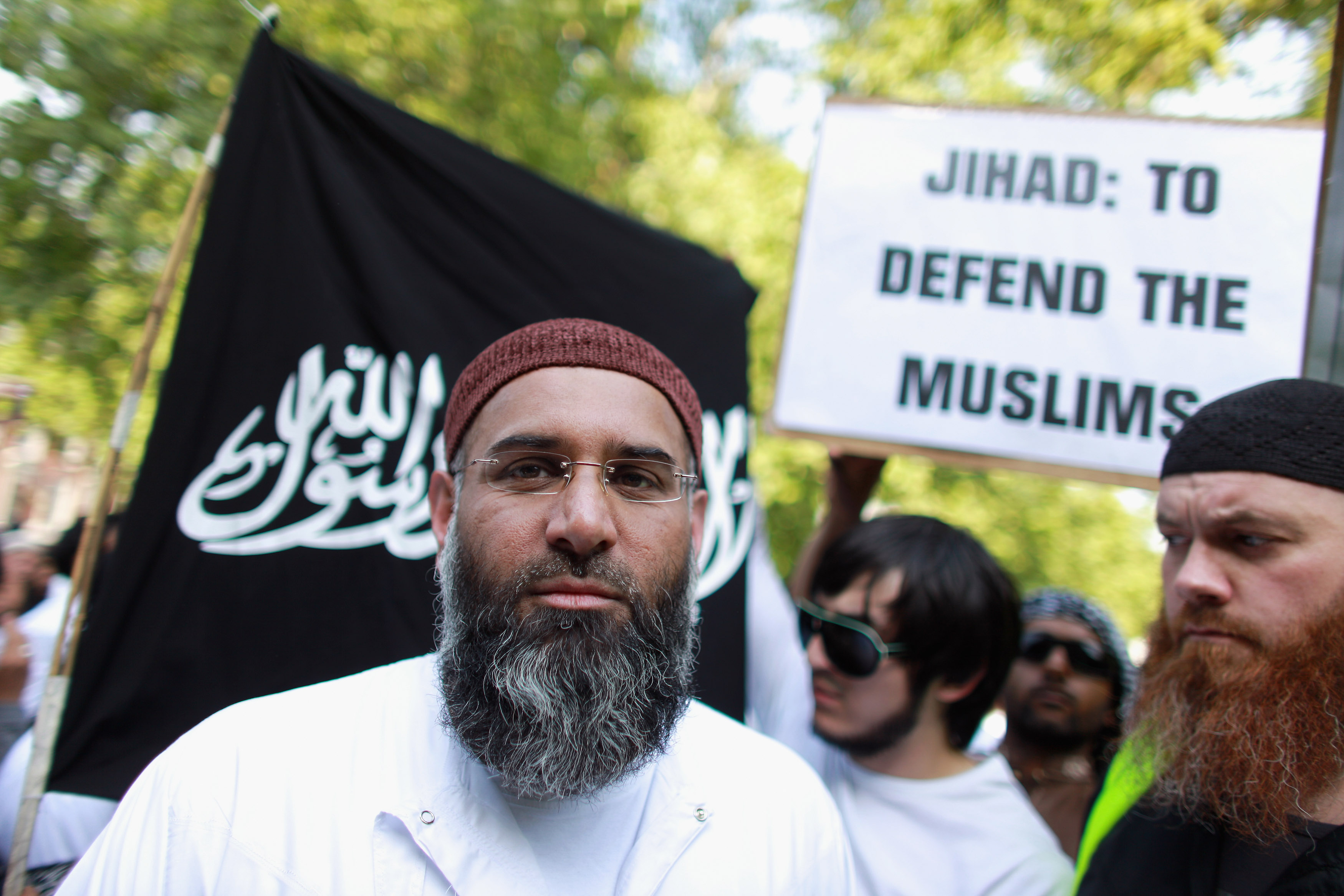 Islamisten und Neonazis gleich gefährlich? Ulbig empfiehlt Anti-Rechts-Programm für Islamisten-Aussteiger