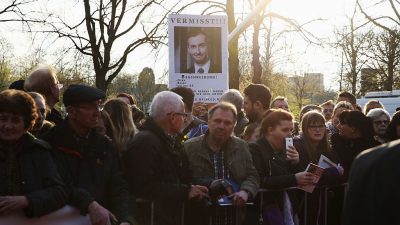 Berliner Gericht verbietet Böhmermann-Zitate: Keine „Ziegen-Demo“ vor türkischer Botschaft