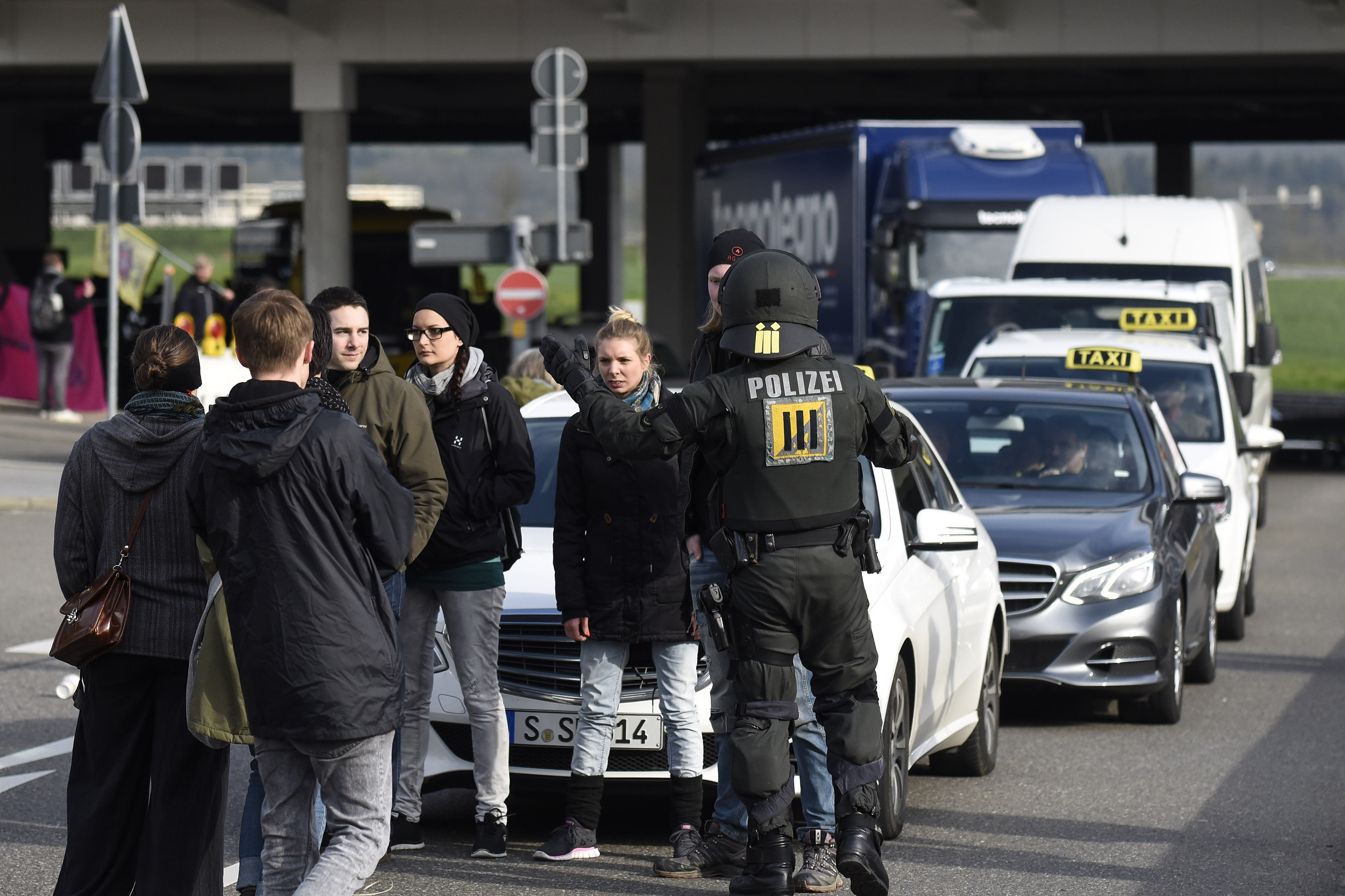 NRW-Innenminister: Streifenpolizisten sollen Attentäter stoppen