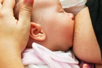 Empfehlung: Im ersten Lebenshalbjahr ein Baby ausschließlich stillen