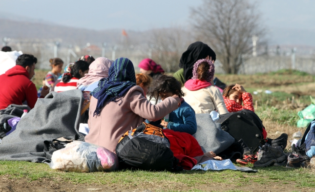 Oettinger: Alle EU-Staaten sollen Flüchtlinge aus der Türkei aufnehmen