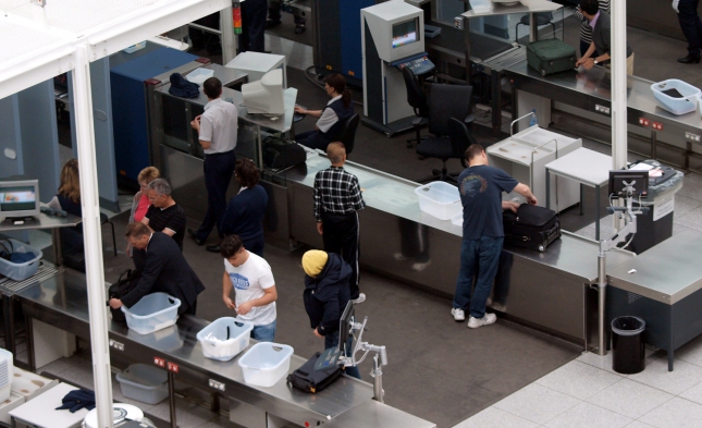 Sicherheitskontrollen an Flughäfen sollen wieder unter staatlicher Hoheit stattfinden