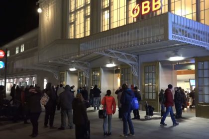 Salzburger Bahnhof: Jugendliche attackieren brutal Café-Besucher – “Situation wird schlimmer”