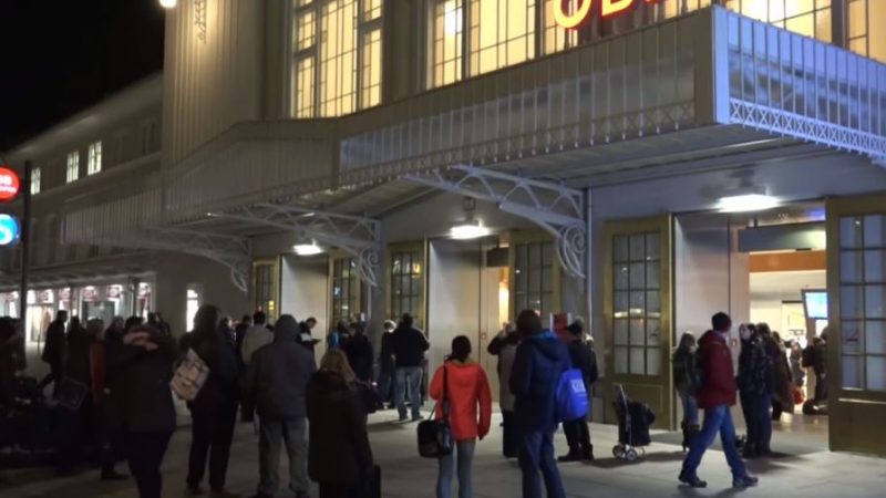 Salzburger Bahnhof: Jugendliche attackieren brutal Café-Besucher – „Situation wird schlimmer“
