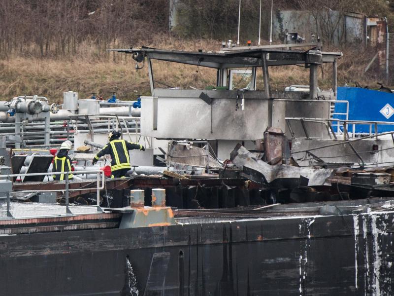 Explosion auf Tankschiff: Dritter Arbeiter weiter vermisst